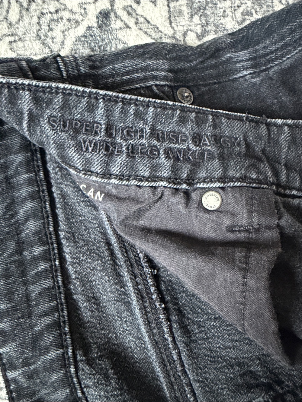 American Eagle Outfitters Black Relaxed Wide-Leg Jeans - Picture 2 of 3